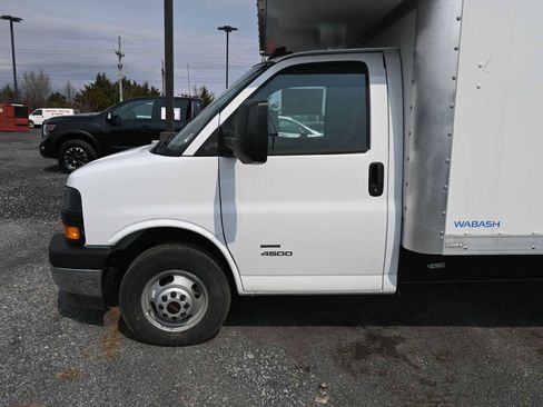 New 2024 GMC Savana 4500 w/ Power Convenience Package RWD image 22