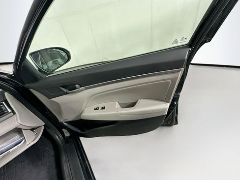 Used 2017 Hyundai Elantra Limited w/ Limited Tech Package 04 image 32