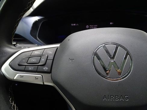 Used 2022 Volkswagen Taos SE w/ Panoramic Sunroof Package AWD/4WD image 25