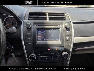 Used 2017 Toyota Camry SE FWD video 3