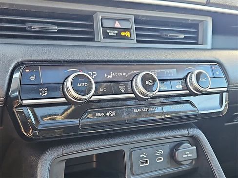 Certified 2025 Honda Pilot Touring image 13