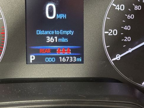 Used 2025 Toyota Corolla LE image 29