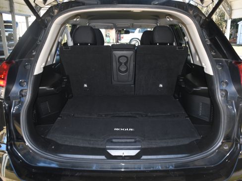 Used 2018 Nissan Rogue SV w/ Premium Package image 18