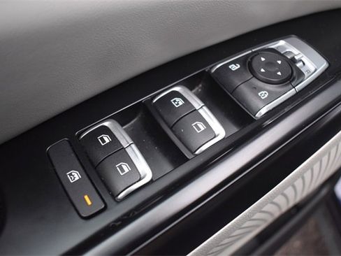 Certified 2023 Kia Carnival LX image 19