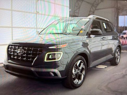 Used 2023 Hyundai Venue Limited w/ Cargo Package FWD image 1