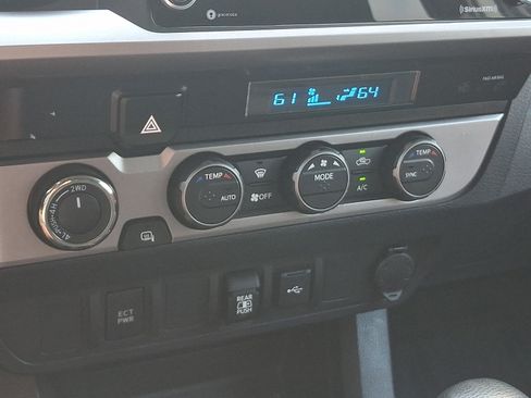 Used 2021 Toyota Tacoma SR5 AWD/4WD image 16