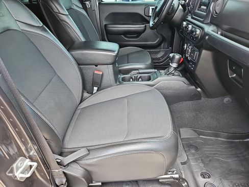 Used 2021 Jeep Gladiator Sport AWD/4WD image 13