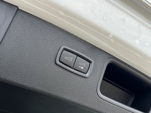 New 2026 Porsche Macan image 21