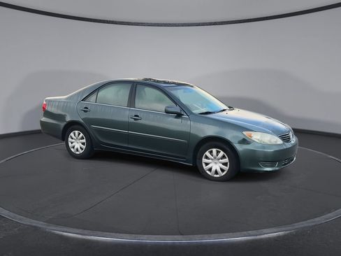 Used 2005 Toyota Camry LE w/ Fleet Convenience Pkg FWD image 2