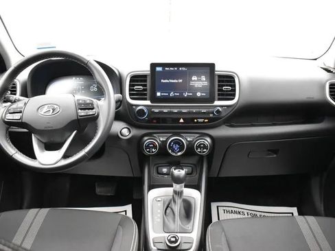 Used 2025 Hyundai Venue SEL image 19