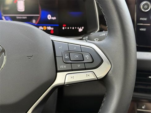 Certified 2025 Volkswagen Jetta SE w/ Sunroof Package image 12