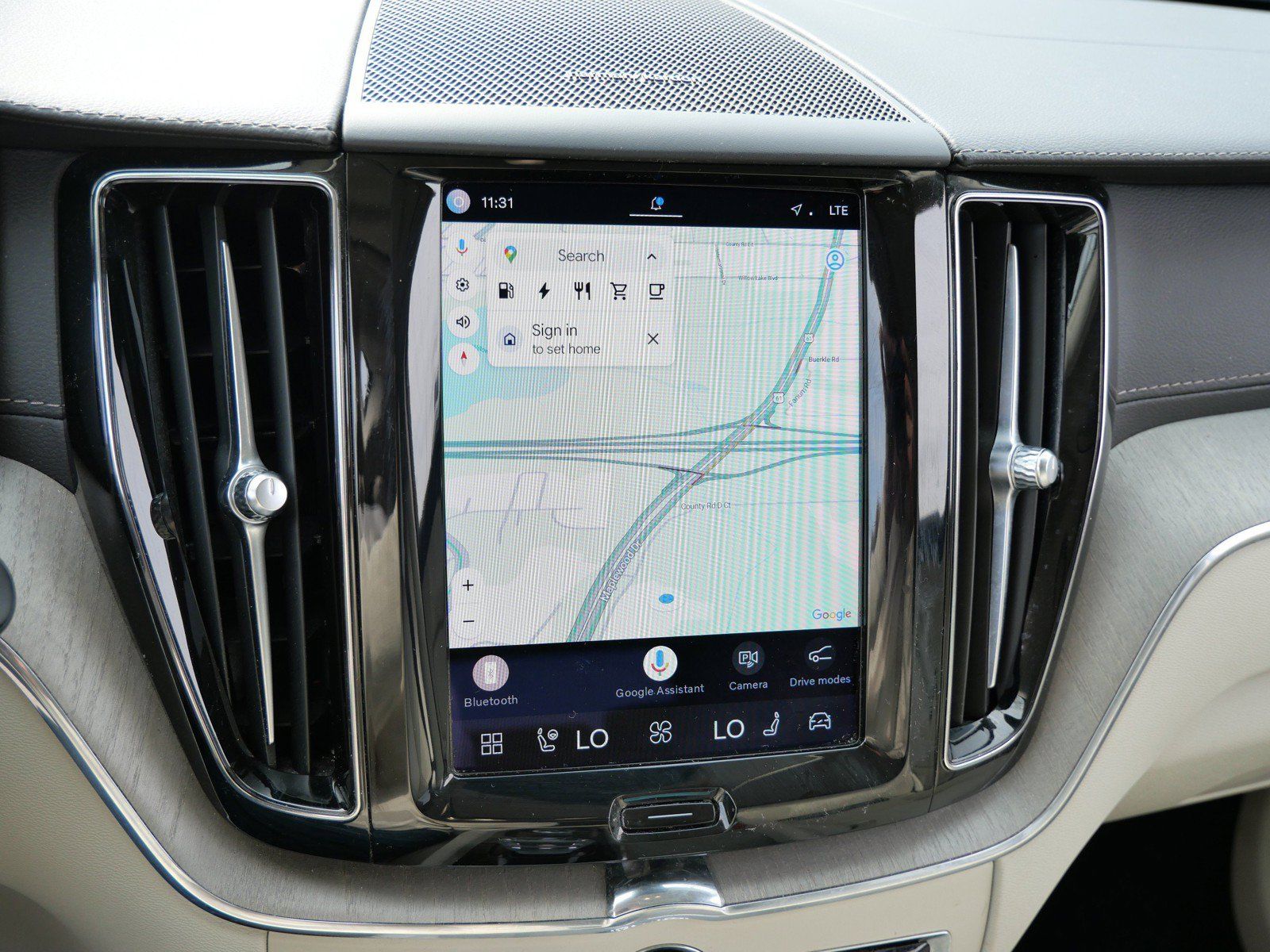 Certified 2023 Volvo XC60 T8 Ultimate w/ Climate Package AWD/4WD image 18