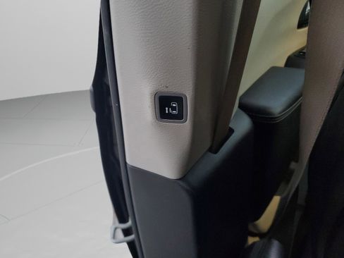 Used 2022 Chrysler Pacifica Touring-L FWD image 14