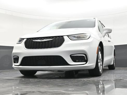 Used 2022 Chrysler Pacifica Touring-L FWD image 27