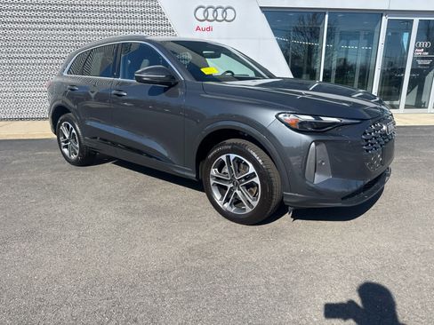 Certified 2025 Audi Q5 Premium w/ Convenience Package AWD/4WD image 2