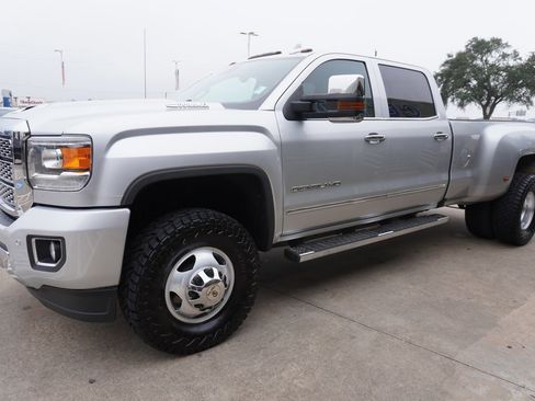 Used 2018 GMC Sierra 3500 Denali w/ Duramax Plus Package image 3