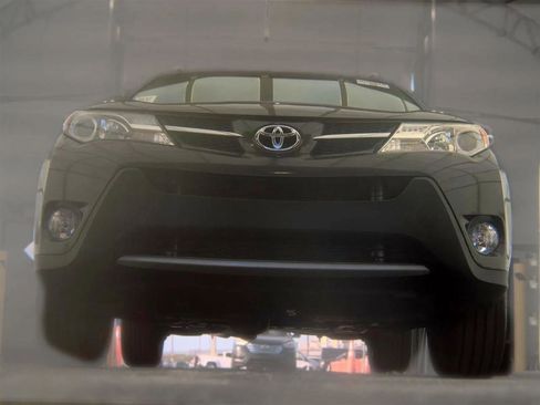 Used 2013 Toyota RAV4 XLE FWD image 3