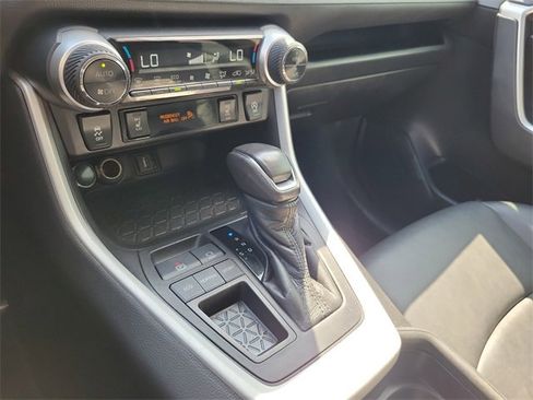 Used 2021 Toyota RAV4 XLE Premium image 20