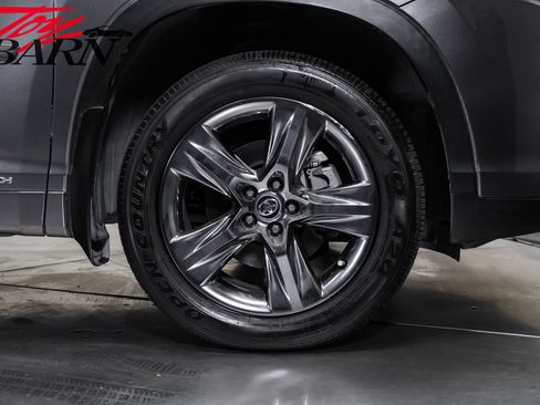 Used 2019 Toyota Highlander Limited Platinum AWD/4WD image 16