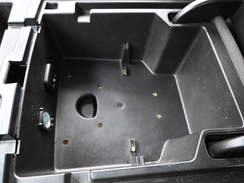 Used 2017 GMC Sierra 1500 SLE w/ SLE Value Package AWD/4WD image 31