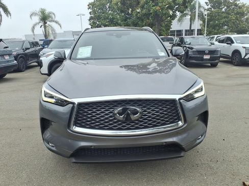 Used 2019 INFINITI QX50 Essential w/ Sensory Package FWD image 3