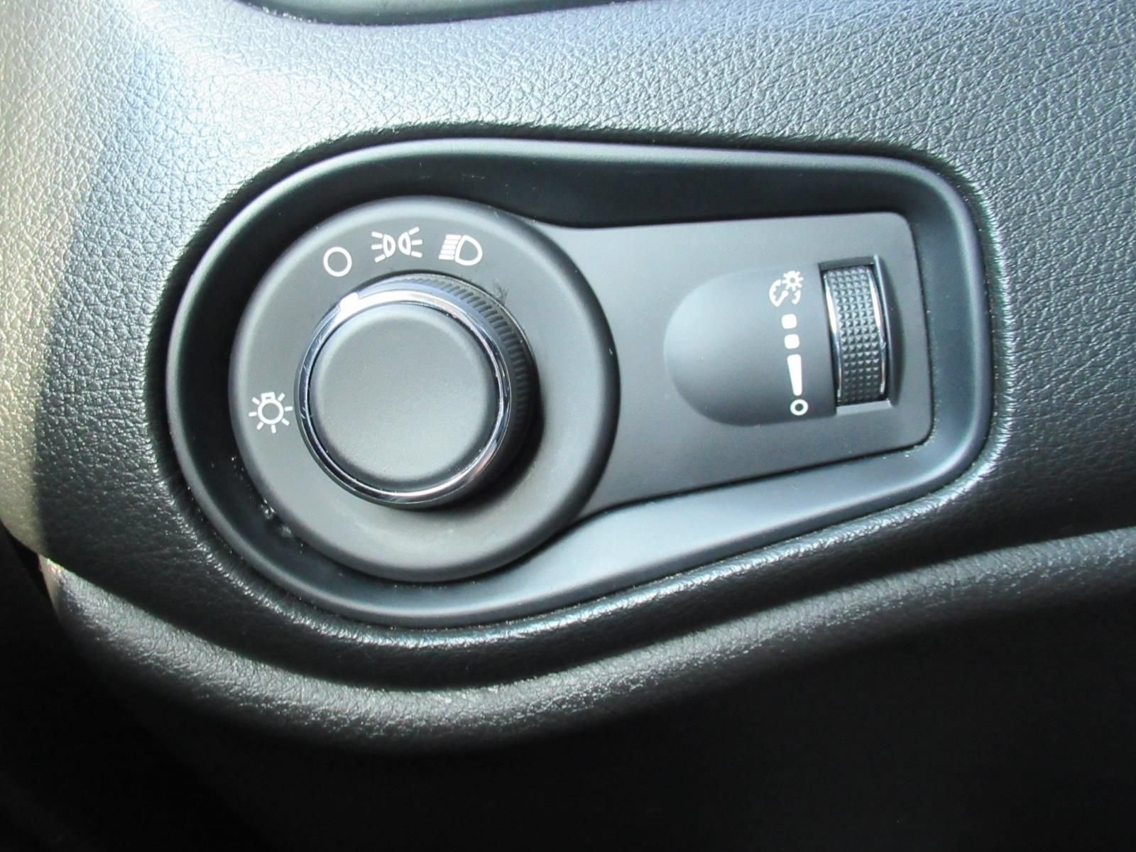 Certified 2023 Jeep Renegade Latitude AWD/4WD image 25