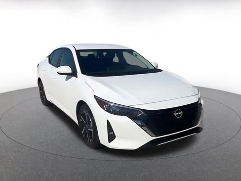 Used 2025 Nissan Sentra SV image 3