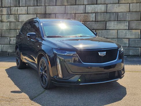 Used 2022 Cadillac XT6 Sport w/ Technology Package image 8