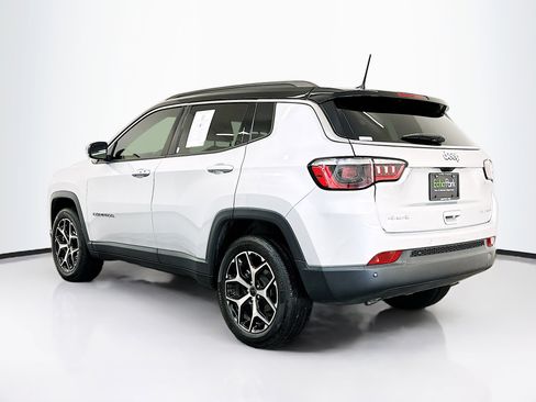Used 2025 Jeep Compass Limited image 5