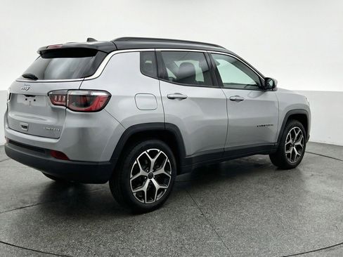 Used 2025 Jeep Compass Limited image 9