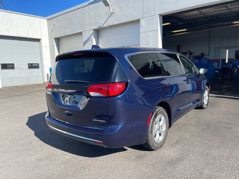 Used 2017 Chrysler Pacifica Touring Plus image 8