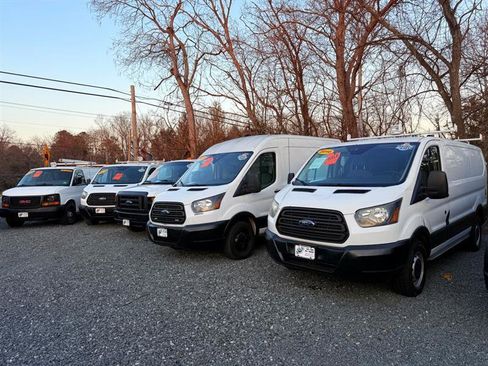 Used 2011 Chevrolet Express 2500 image 9