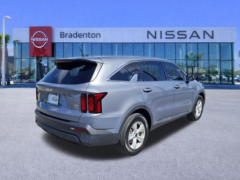 Used 2023 Kia Sorento LX FWD image 5