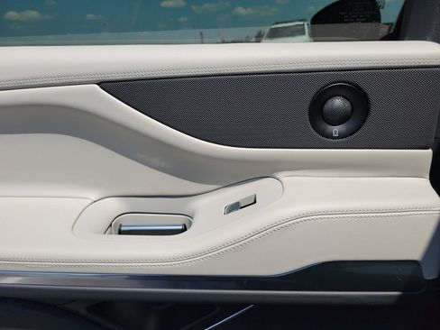 New 2026 Lincoln Navigator Premiere AWD/4WD image 15