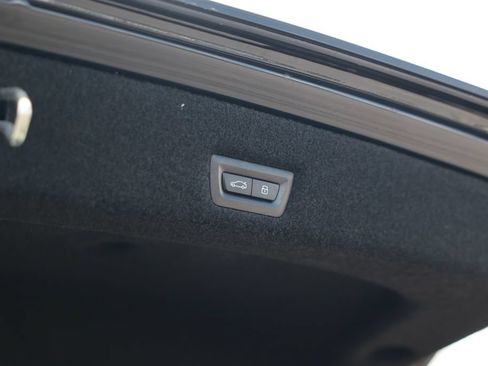Used 2023 BMW 760i xDrive AWD/4WD image 41