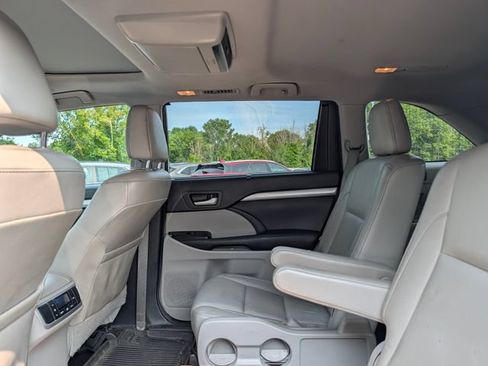 Used 2018 Toyota Highlander XLE AWD/4WD image 13