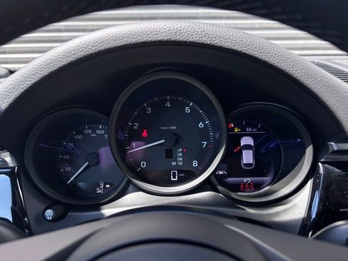 New 2026 Porsche Macan image 18