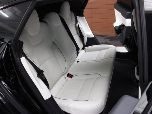 Used 2022 Tesla Model S Plaid image 6