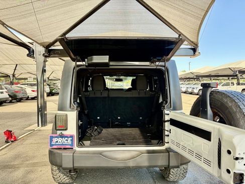 Used 2018 Jeep Wrangler Unlimited Sport S AWD/4WD image 14