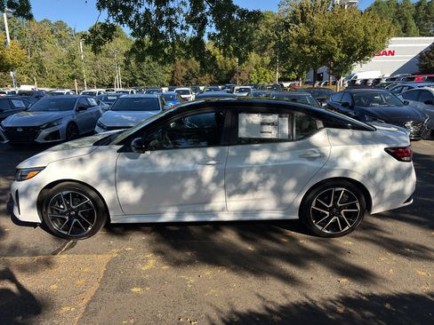 New 2025 Nissan Sentra SR image 4