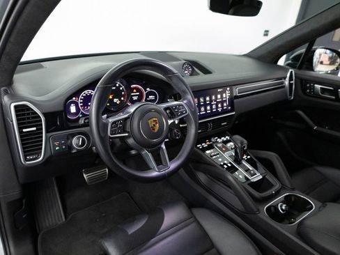 Certified 2023 Porsche Cayenne GTS AWD/4WD image 4