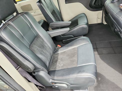 Used 2017 Dodge Grand Caravan SXT FWD image 26