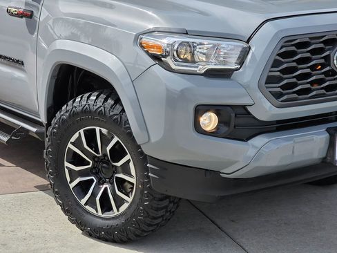 Used 2021 Toyota Tacoma TRD Sport w/ Technology Package image 5