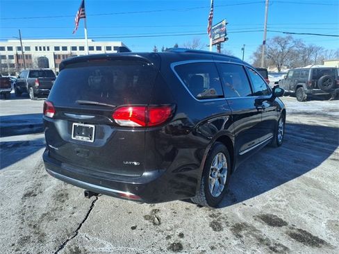 Used 2019 Chrysler Pacifica Limited image 5