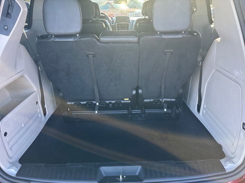 Used 2017 Dodge Grand Caravan SXT image 17