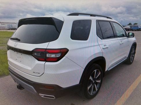 Used 2023 Honda Pilot Elite image 4