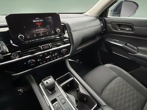 Used 2024 Nissan Pathfinder SV image 24