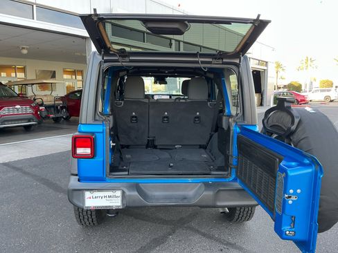 Used 2024 Jeep Wrangler Sport S image 34