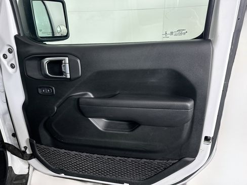 Used 2022 Jeep Wrangler Sport S image 32