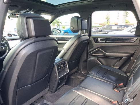 Used 2019 Porsche Cayenne AWD/4WD image 22